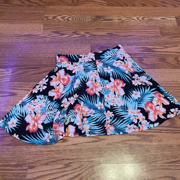 Skirt - Picture 3 of 5